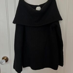 H&M Black Off-shoulder sweater XS